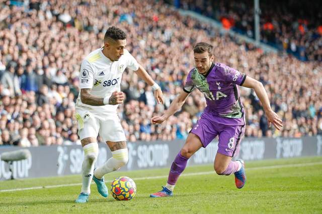 世体：巴萨本轮西甲将穿白色球裤致敬经典